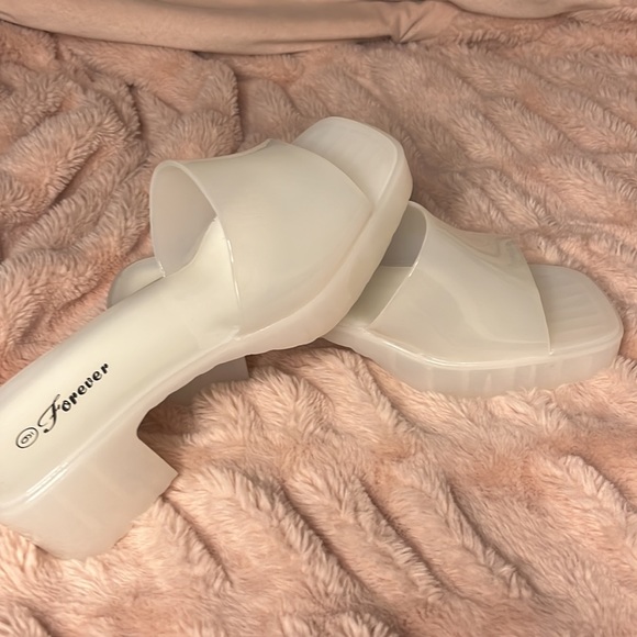 Very cute jelly heels! I’ve never worn these and they’re just not my style. - Picture 5 of 5